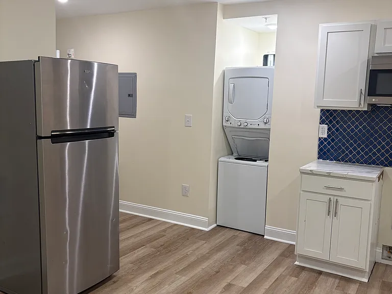 Alexandria Apartments — Photo 37
