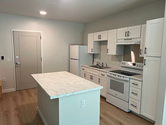 5th image of 475 Berlin Mall Rd #105