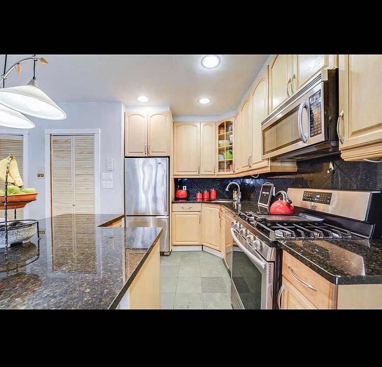 Kitchen (bottom floor)