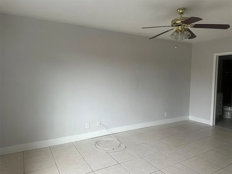 6109 SW 30th St #4 — Photo 7