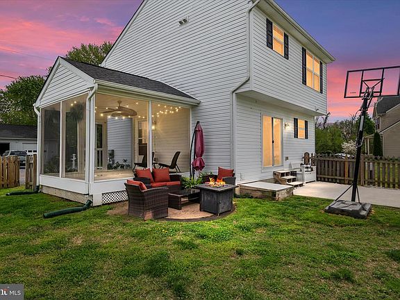 3rd image of 200 Newtown Rd