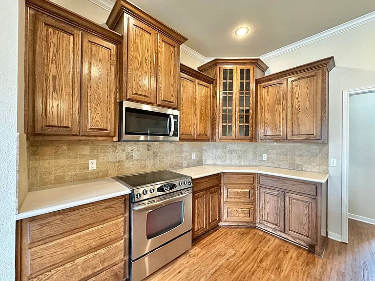 705 Marshall Dr — Photo 10
