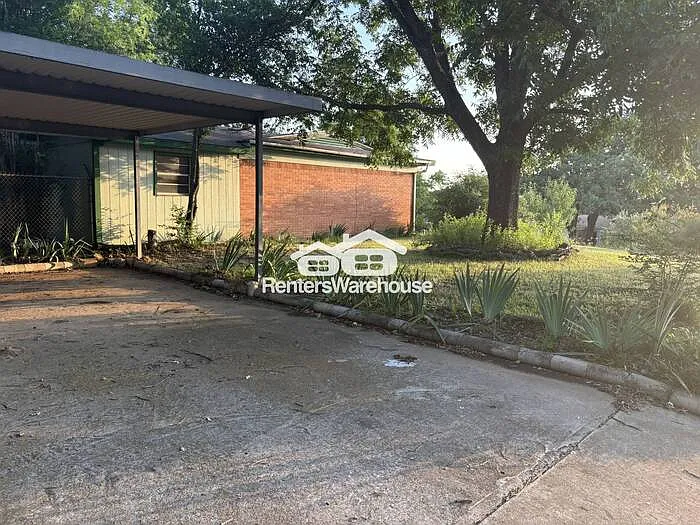 1501 Briarwood Blvd — Photo 3