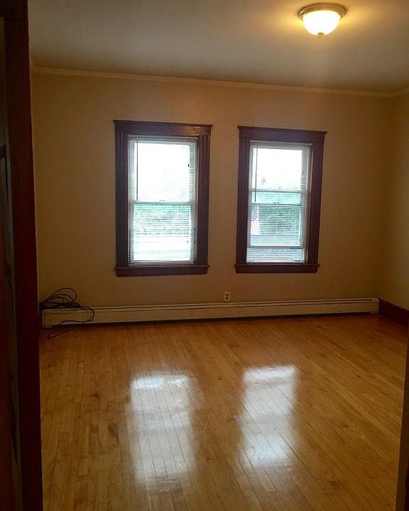 2nd image of 12 Saint Paul Ave APT 3