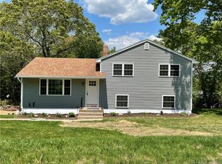 21 Dunbar Rd, Quaker Hill, CT 06375