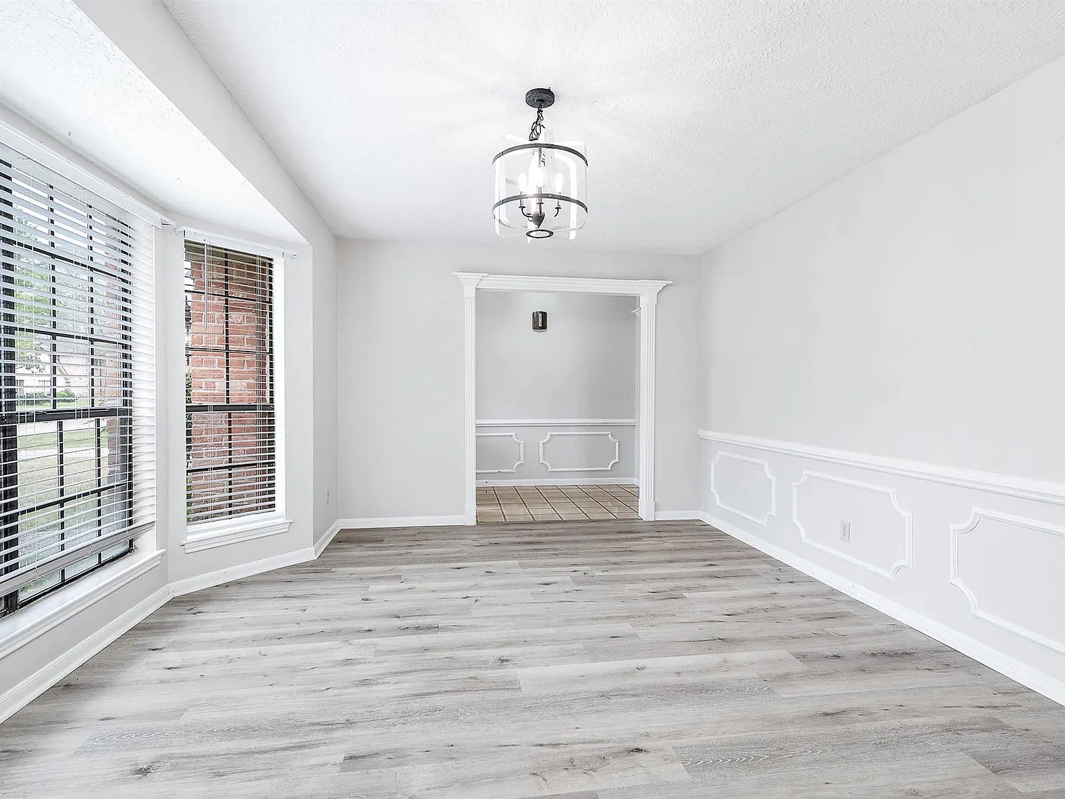 5 bed, 4.5 bath, 3875 sqft, $2,650 — Photo 2