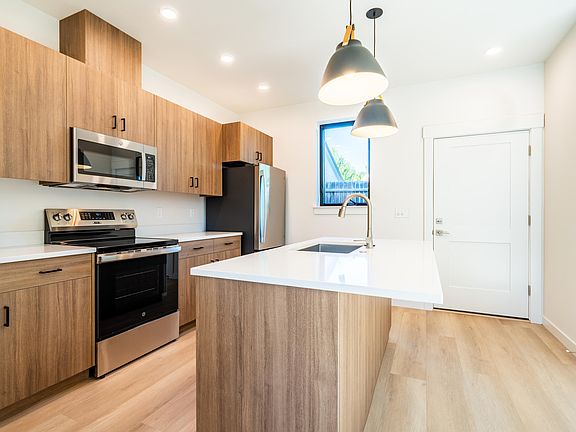2nd image of 371 NW 19th St #101