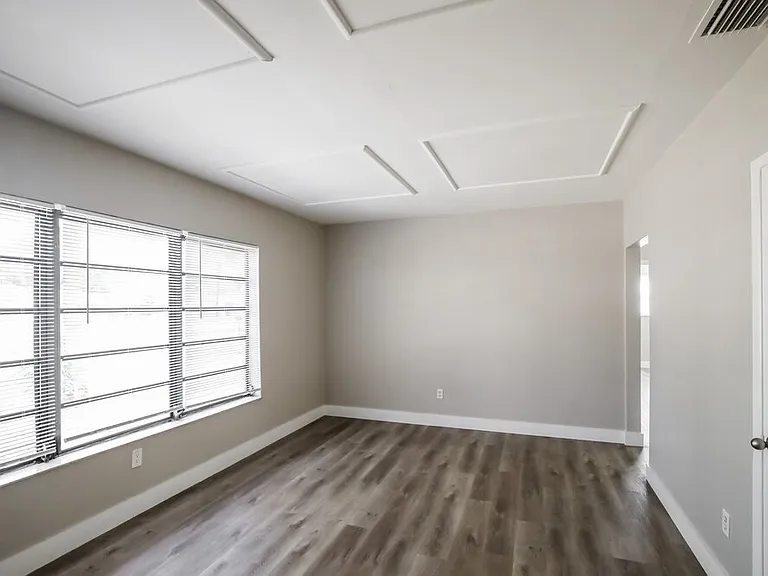 381 Carolina Ave — Photo 4