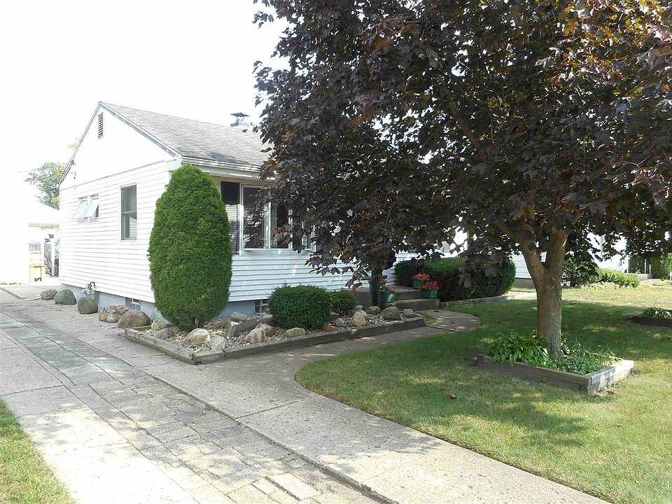 1st image of 222 N Gladstone Ave