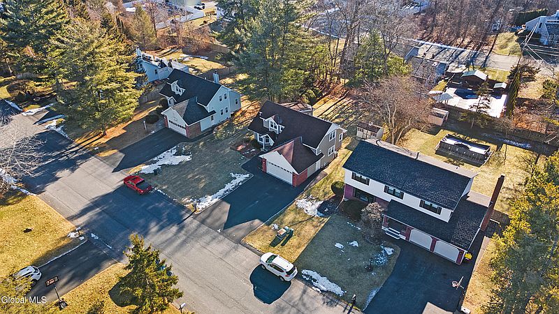 4th image of 20 Hampshire Way