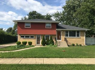 5822 W 82nd St, Burbank, IL 60459