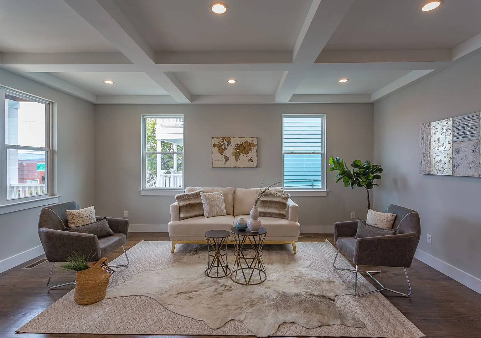 4 bedroom home with garage! — Photo 3