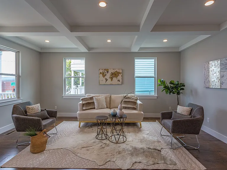 1102 S Greenwood Ave — Photo 3