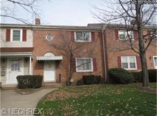 5871 Bear Creek Dr, Bedford Heights, OH