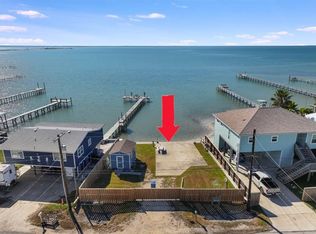 614 Copano Cove Rd, Rockport, TX 78382