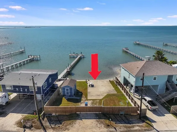 614 Copano Cove Rd, Rockport, TX 78382