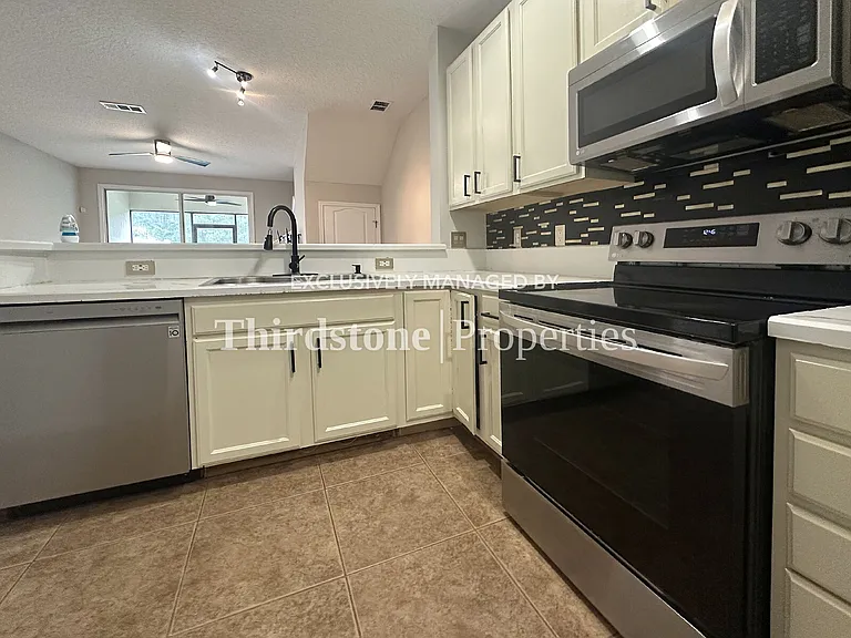 6131 Bartram Village Dr — Photo 9