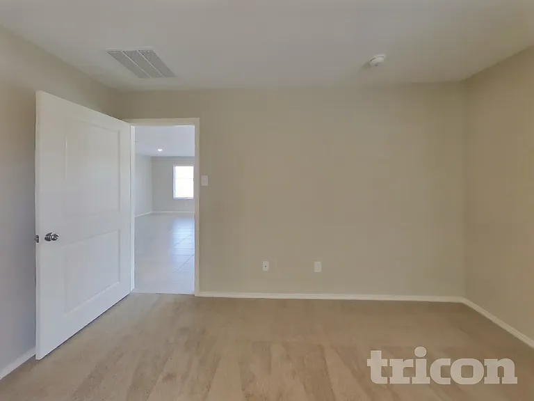 1740 Claireborne Ct — Photo 10