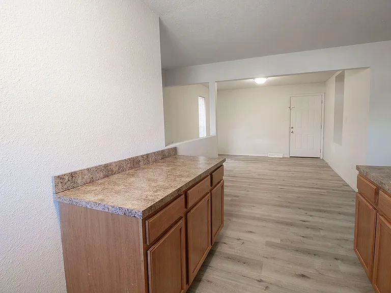 1005 W Ash St — Photo 9