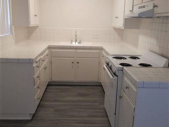 3rd image of 13608 Kornblum Ave Unit 6