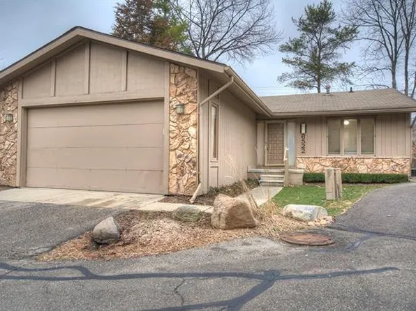 6522 Red Cedar Ln #1, West Bloomfield, MI 48324