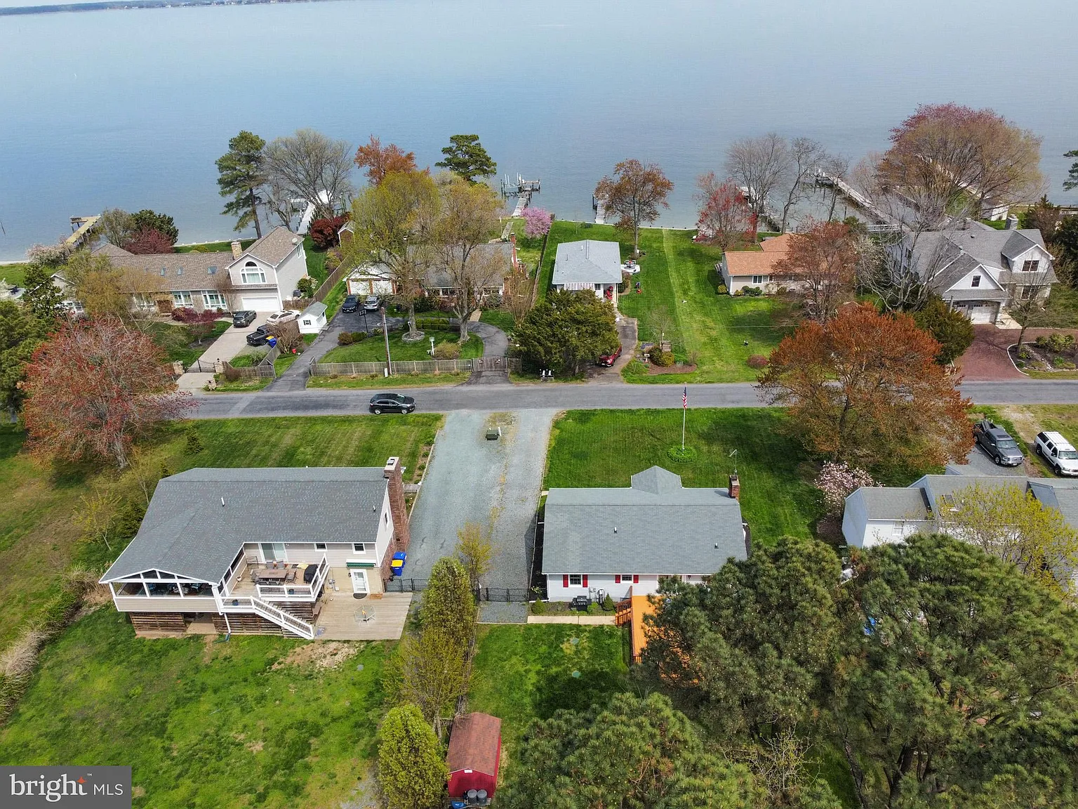 325 Queen Anne Rd photo 1