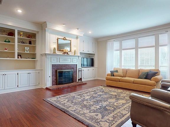 3rd image of 409 Meadows Rd