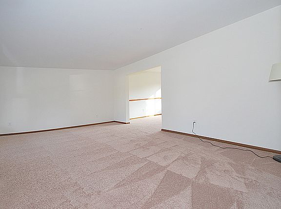 5th image of 209 N Juniper Dr