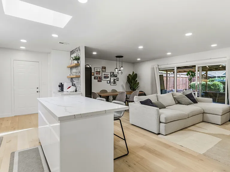 5588 Dartmouth Dr — Photo 11