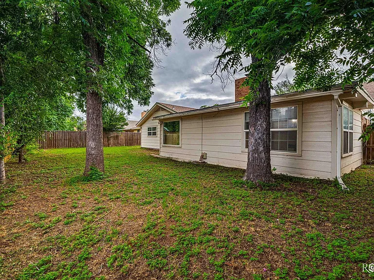 213 Twin Oaks Dr — Photo 4