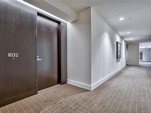 5th image of 2408 Victory Park Ln APT 1032