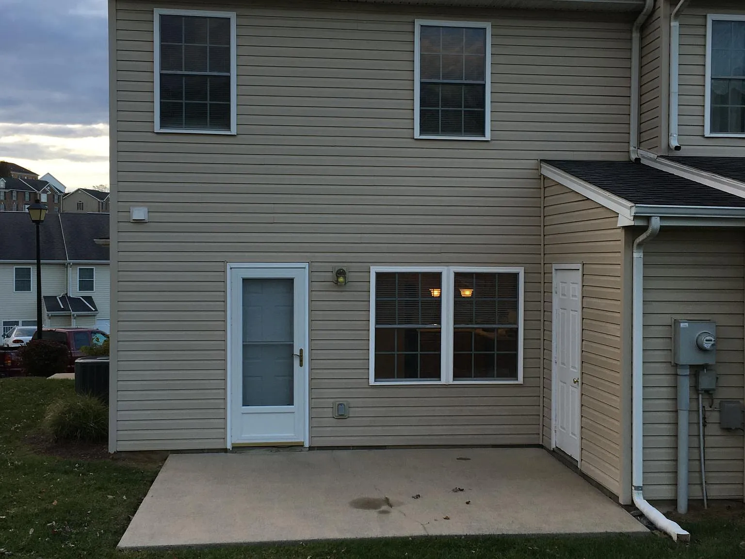 3 bed, 2.5 bath, 1412 sqft, $1,800 — Photo 3