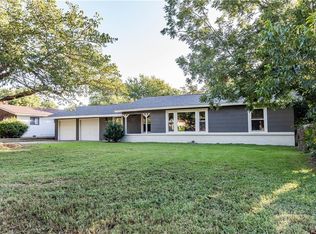 1209 Prairie Ave, Cleburne, TX 76033