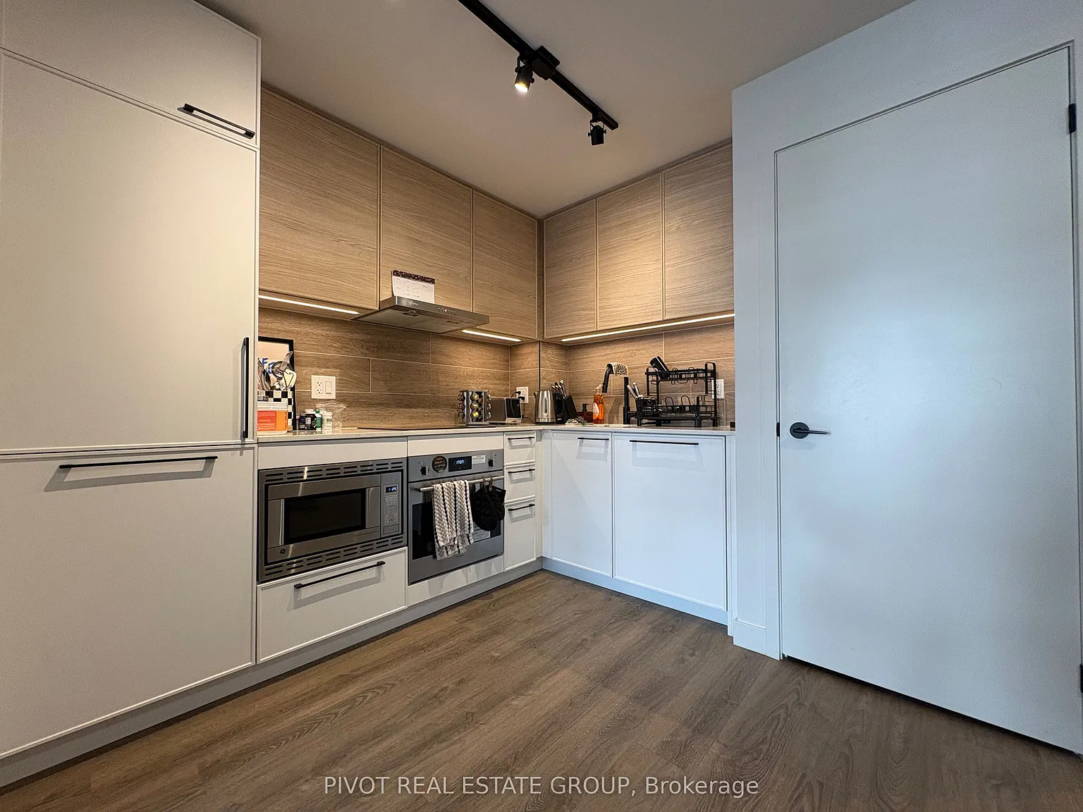 Qa Condos — Photo 3