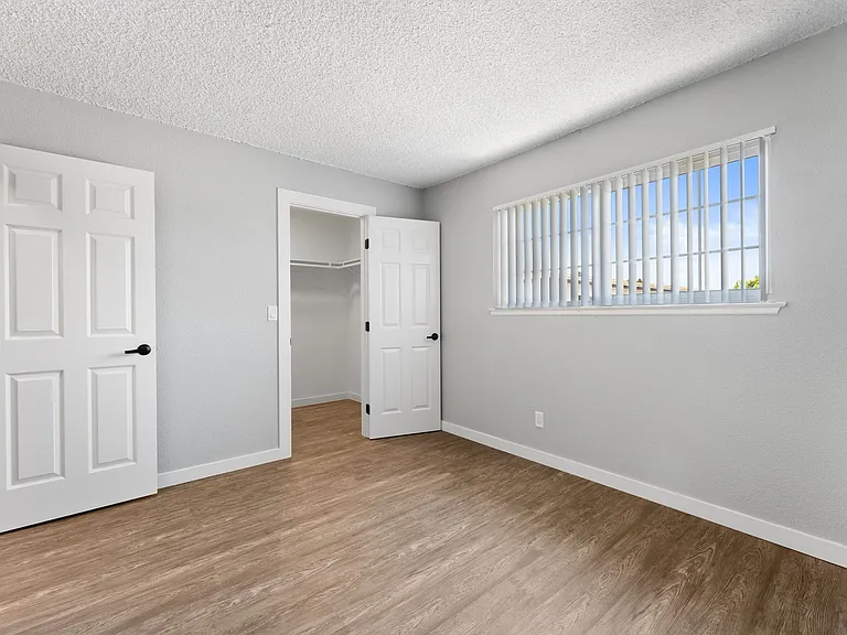 Villa Del Sol Apartments — Photo 14