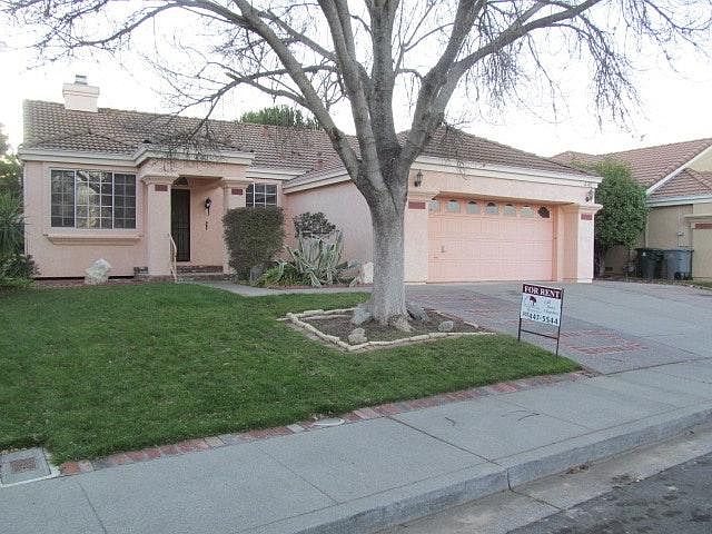 1st image of 440 Youngsdale Dr