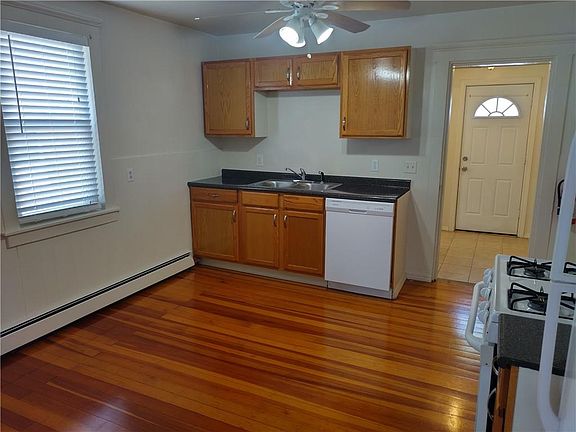 3rd image of 1564 Main St