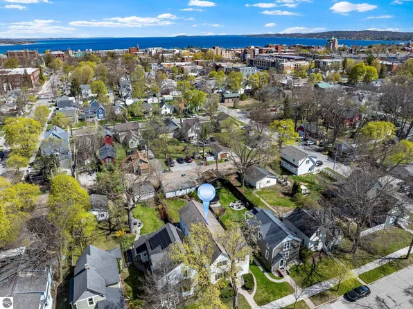 214 W 10th St, Traverse City, MI 49684