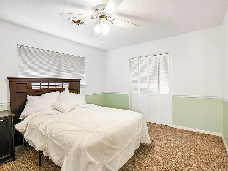 2202 Eaves Dr — Photo 20