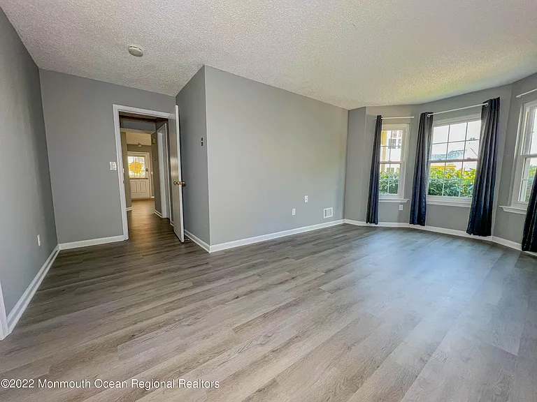 313 Tulip Ln — Photo 14