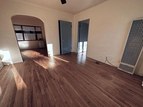 2nd image of 3758 1/4 Colonial Ave #2