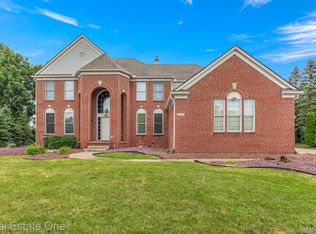 48416 Manhattan Cir, Canton, MI 48188
