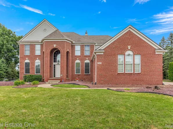 48416 Manhattan Cir, Canton, MI 48188