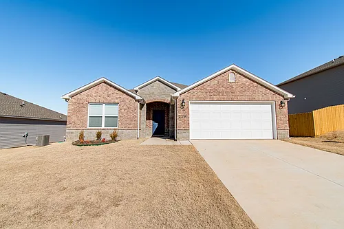 2318 Pinewood Ave Photo 1