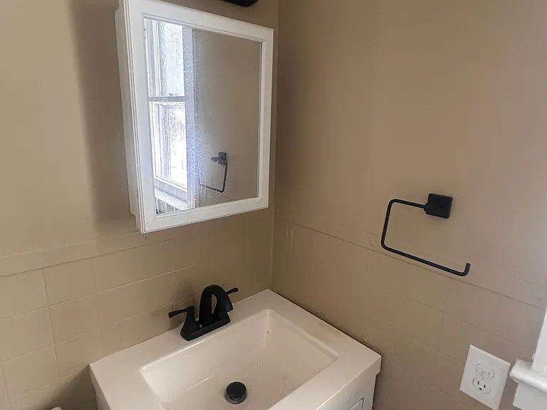 461 Melville St #1 — Photo 5
