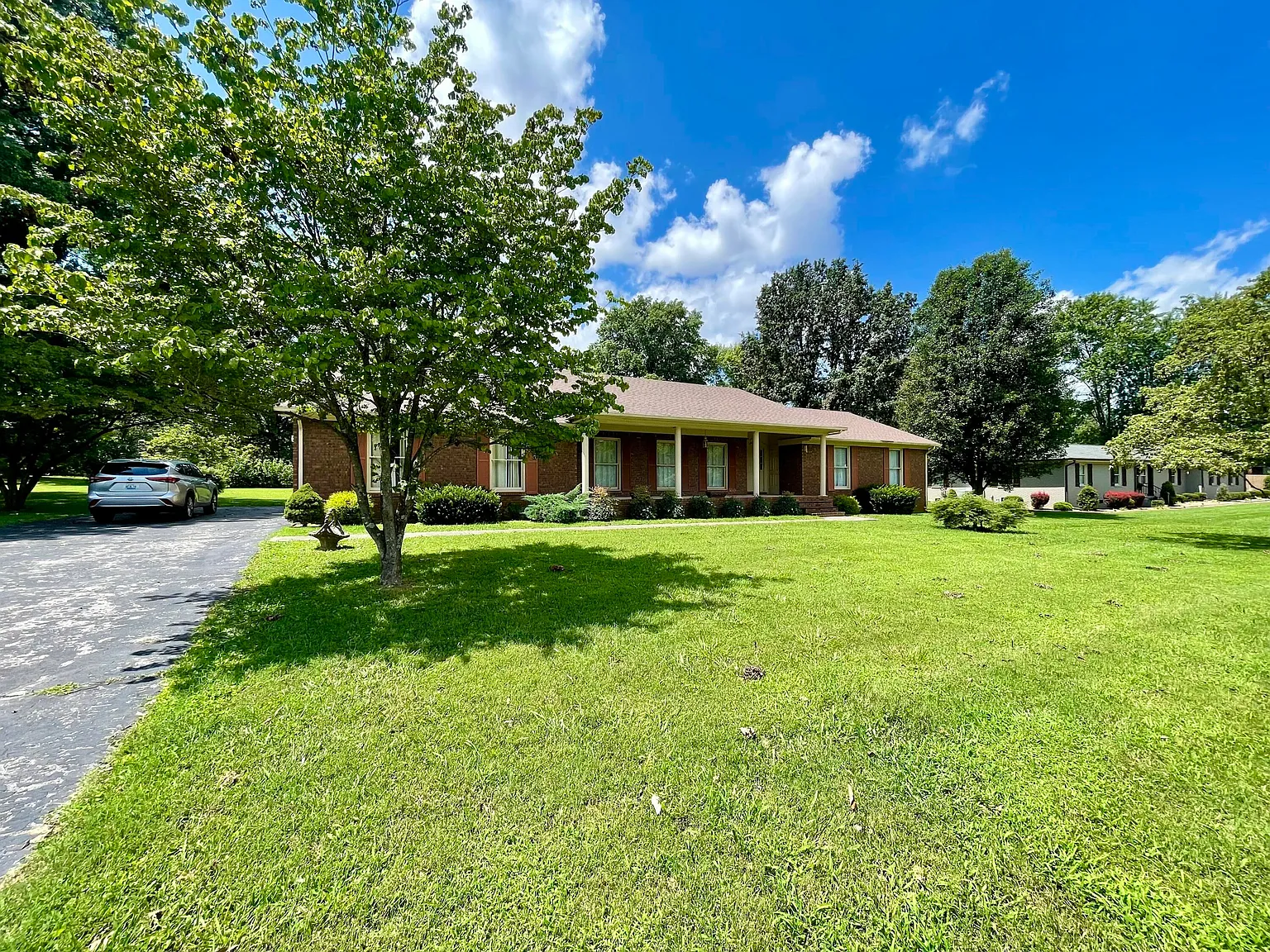 3 bed, 2.5 bath, 2224 sqft, $2,000 — Photo 1