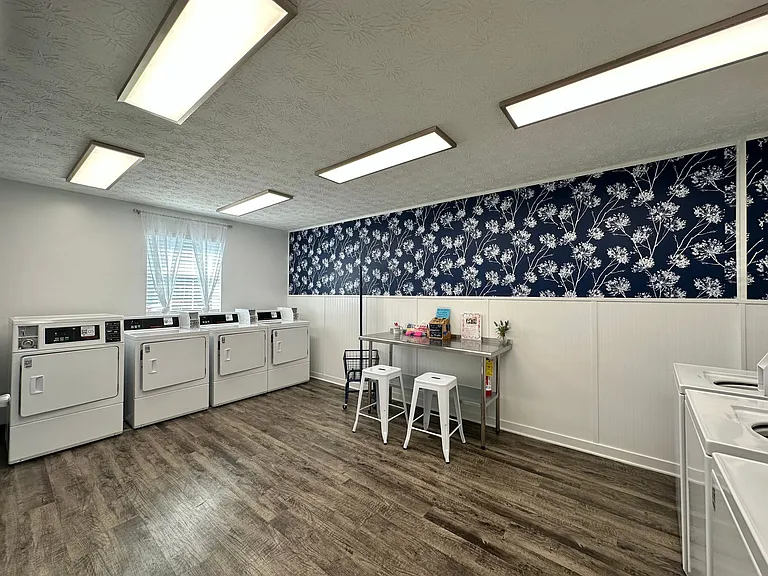 2021 N Sizer Ave #L — Photo 10