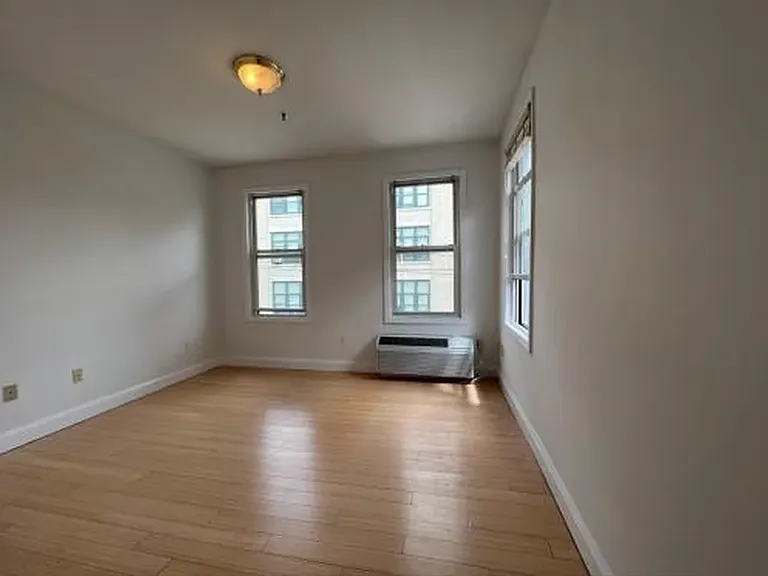 202 Monroe St #5 — Photo 9