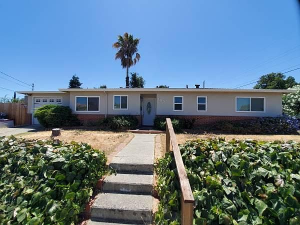 1st image of 308 Ross Ave