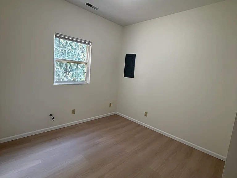 2314 Alan Dr — Photo 17